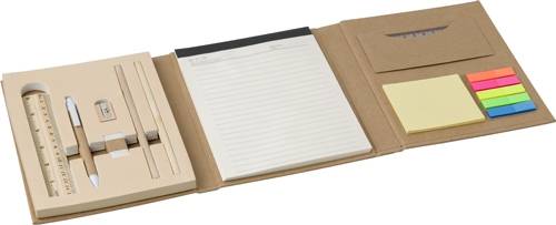 Písacia súprava s kancelárskymi potrebami v kartónovom balení