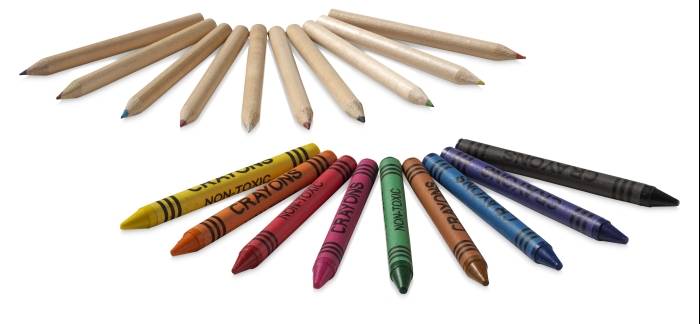 Sada pastelek a voskovek v papírové krabičce