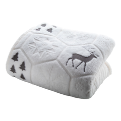 Obrázok ku produktu Sundborn luxusná fleecová vianočná deka, bielo-sivý motív