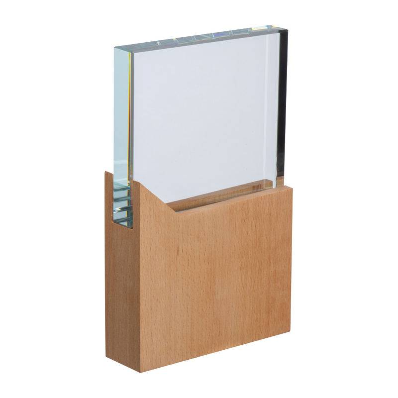 Trofej s dreveným podstavcom, hnedá béžová 