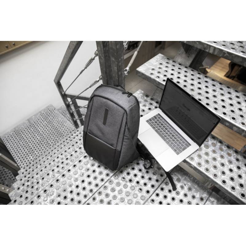 Polyesterový batoh na notebook, čierna