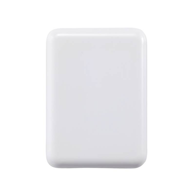 Cestovný adaptér do zásuvky so 4 usb portami Cestovný adaptér do zásuvky so 4 usb portami