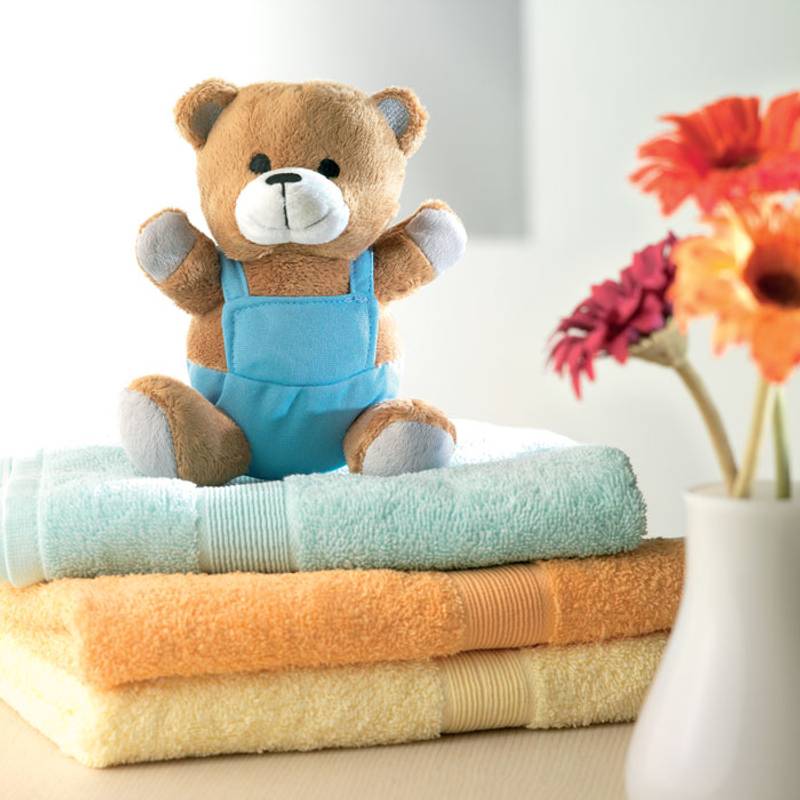 ALEXANDER plyšový medvěd v modrých kalhotách ALEXANDER plyšový medvěd v modrých kalhotách