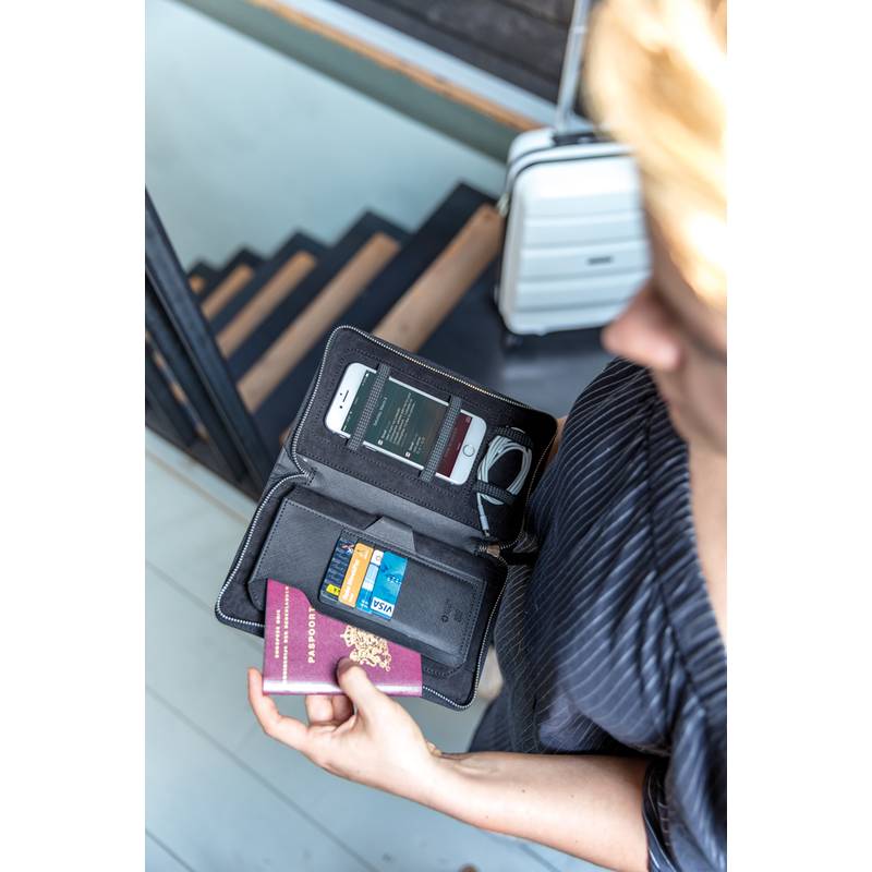 Cestovní peněženka Swiss Peak s ochranou RFID, černá