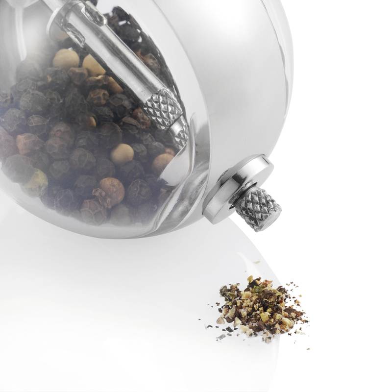 Solnička s koreničkou v stojane Solnička s koreničkou v stojane