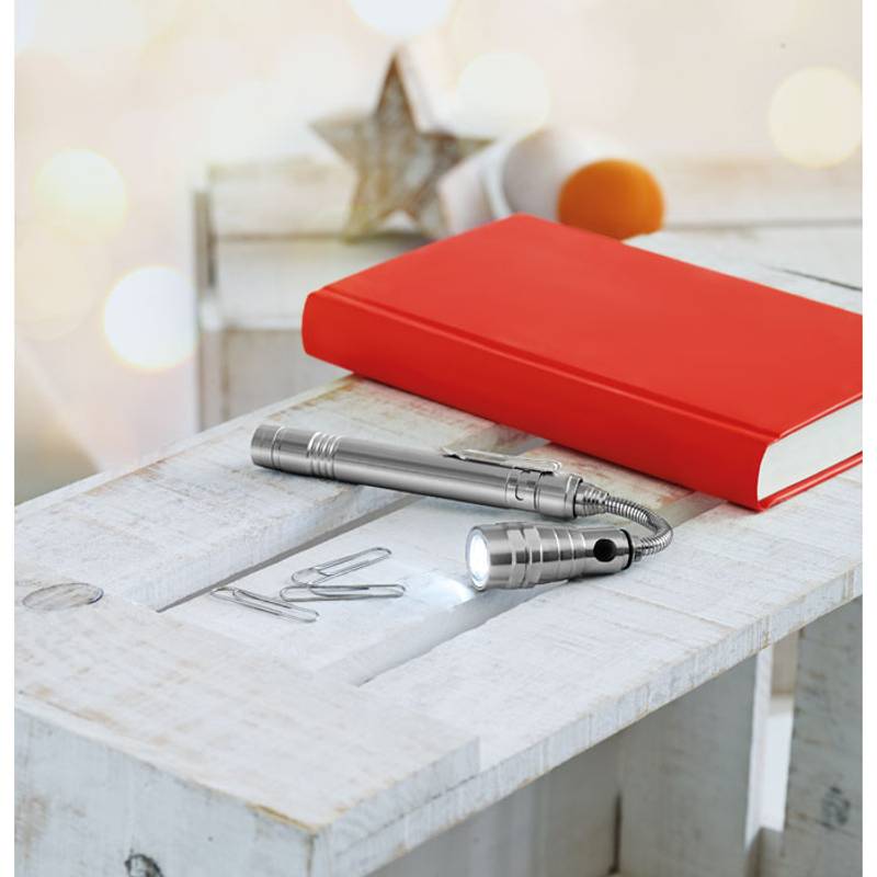 Výsuvná hliníková baterka, 3 LED svetlá, s magnetom a klipom, strieborná Výsuvná hliníková baterka, 3 LED svetlá, s magnetom a klipom, strieborná