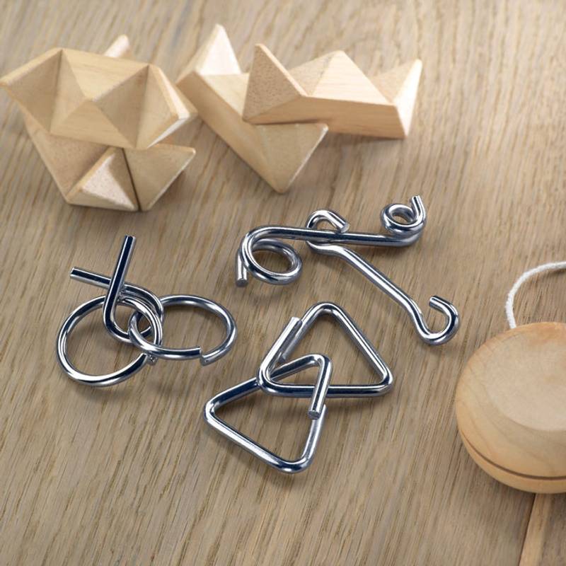 Sada troch kovových hlavolamov v bavlnenom púzdre Sada troch kovových hlavolamov v bavlnenom púzdre