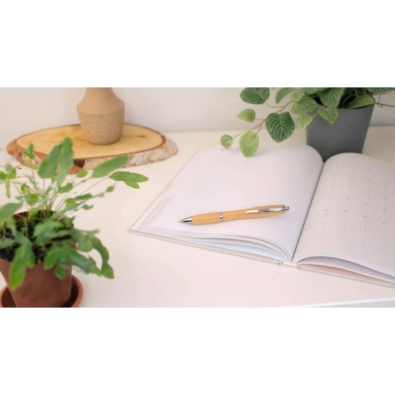 Bambusové guľôčkové pero so striebornými doplnkami, čierna náplň, hnedá Bambusové guľôčkové pero so striebornými doplnkami, čierna náplň, hnedá