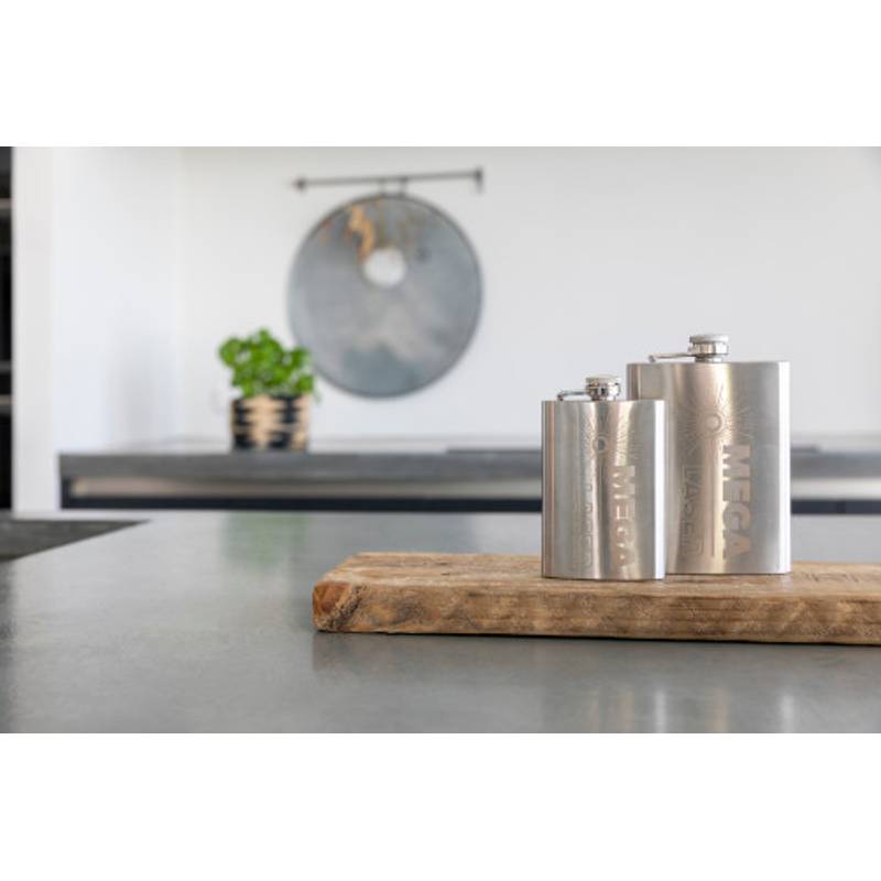 DERON nerezová placatka, 240 ml, stříbrná DERON nerezová placatka, 240 ml, stříbrná