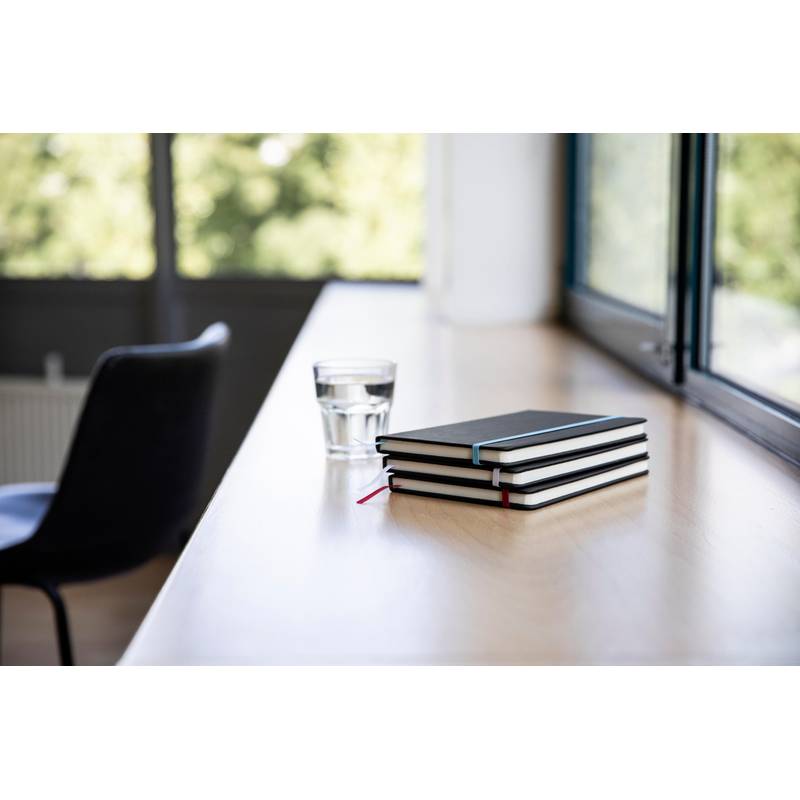 BARTAMUR Blok A5, 96 linkovaných stran, černý s bílou gumičkou BARTAMUR Blok A5, 96 linkovaných stran, černý s bílou gumičkou