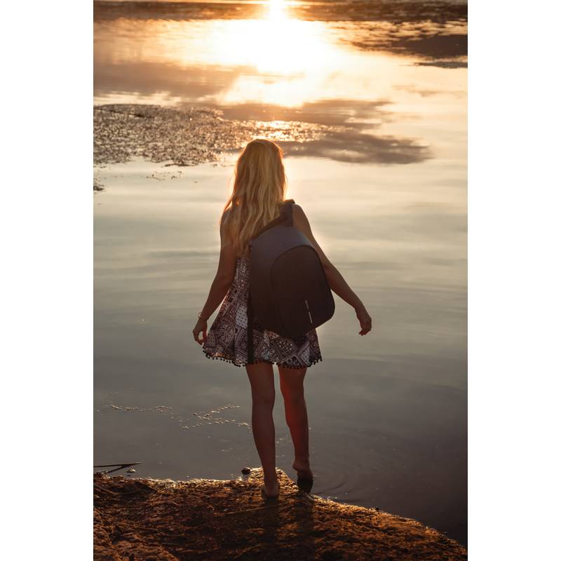 Nedobytný batoh Bobby Hero Regular, černá Nedobytný batoh Bobby Hero Regular, černá