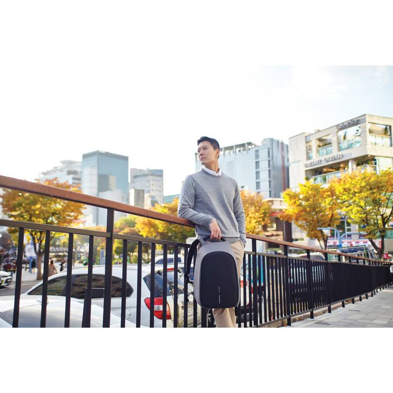 Nedobytný batoh Bobby Hero Regular, černá Nedobytný batoh Bobby Hero Regular, černá