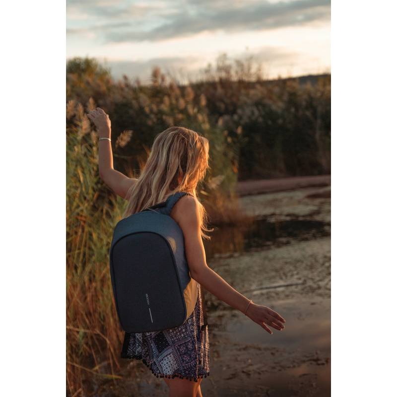 Nedobytný batoh Bobby Hero Regular, černá Nedobytný batoh Bobby Hero Regular, černá