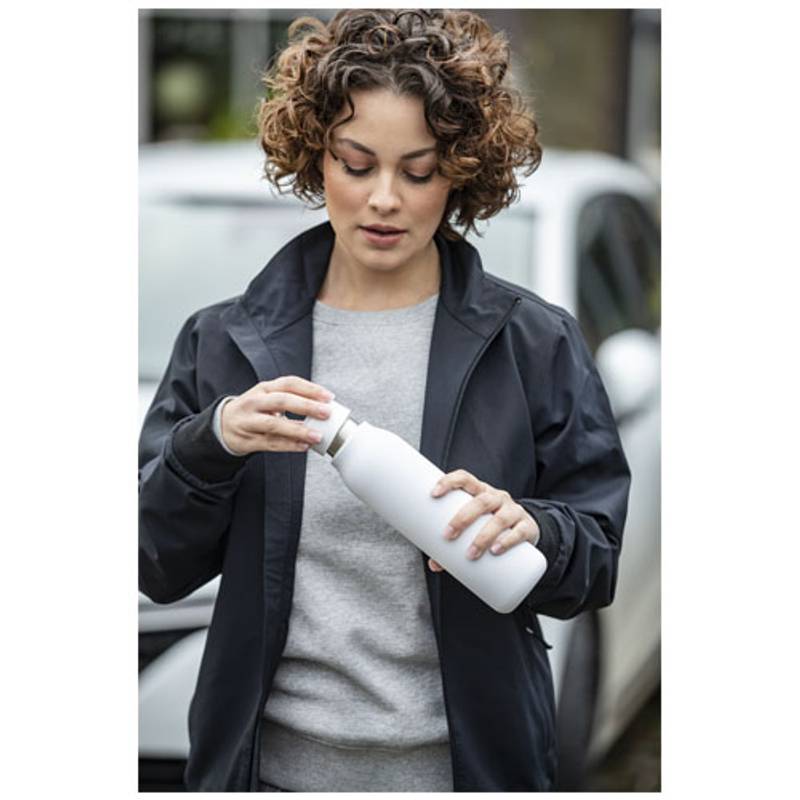 Medená fľaša s vákuovou izoláciou o objemu 600 ml s kovovým pútkom Marka, čierna Medená fľaša s vákuovou izoláciou o objemu 600 ml s kovovým pútkom Marka, čierna