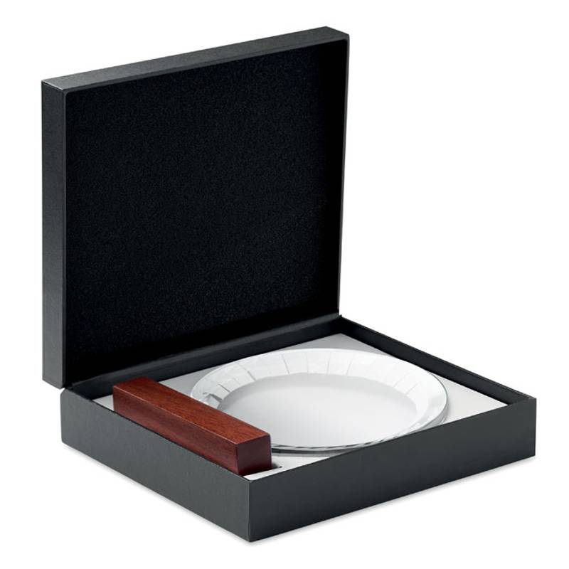 Kulatá trofej na podstavci, hnědá Kulatá trofej na podstavci, hnědá