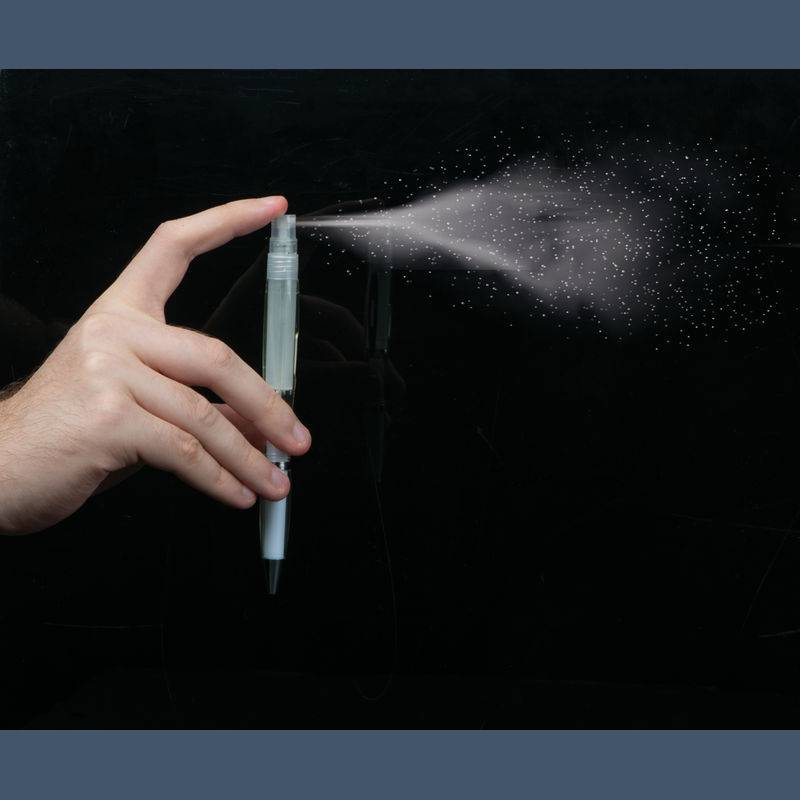 Pero se sprejem, bílá Pero se sprejem, bílá