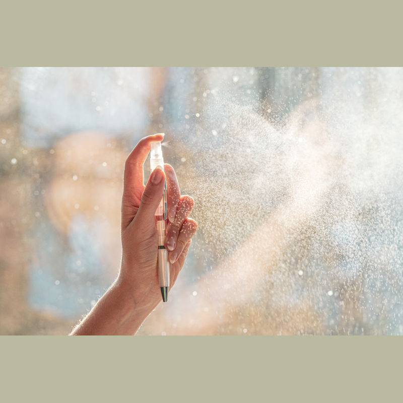 Pero se sprejem, bílá Pero se sprejem, bílá