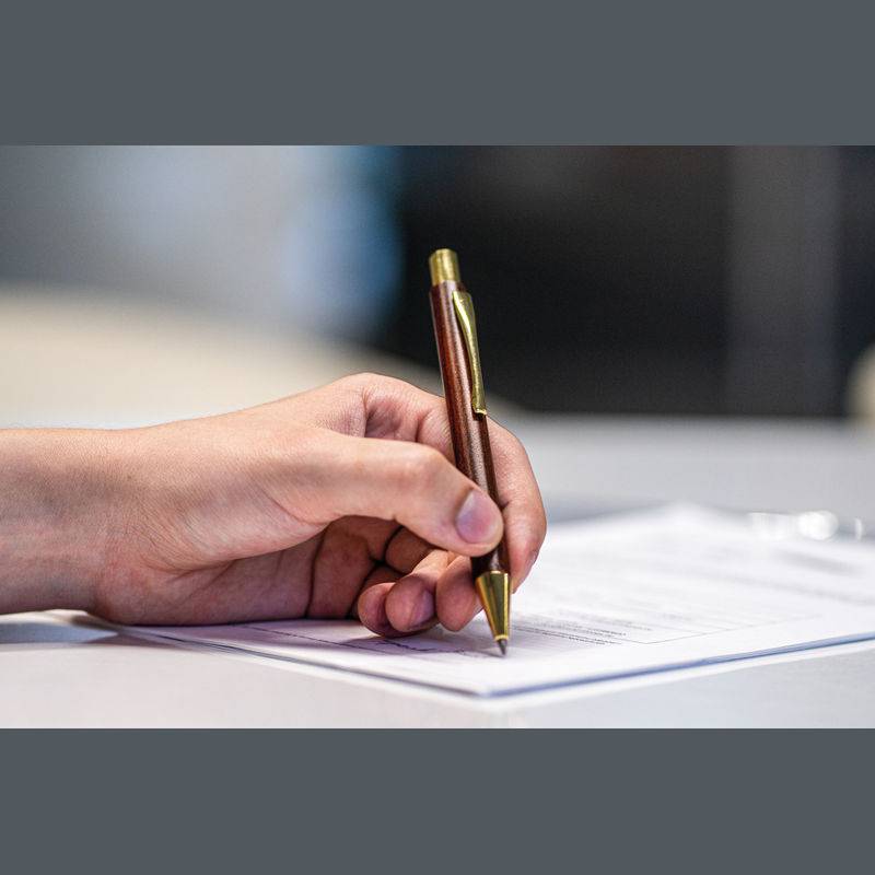 Dřevěné kuličkové pero, hnědá Dřevěné kuličkové pero, hnědá