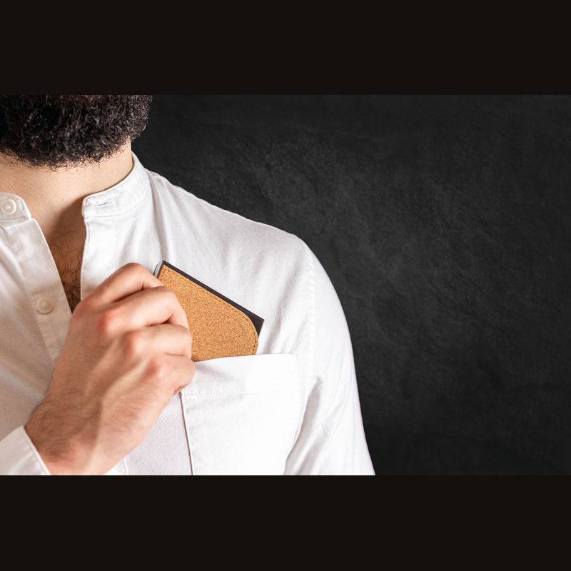 Kovový vizitkář s korkovým povrchem, hnědá béžová Kovový vizitkář s korkovým povrchem, hnědá béžová