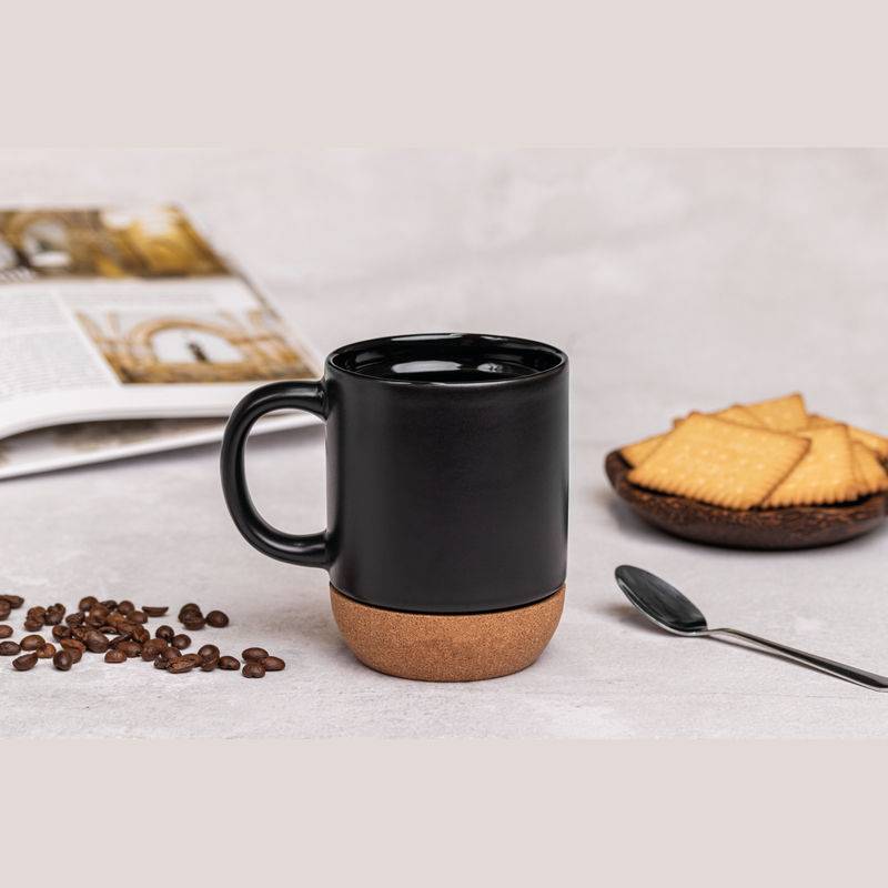 Keramický šálek s korkem, 380ml, černá Keramický šálek s korkem, 380ml, černá