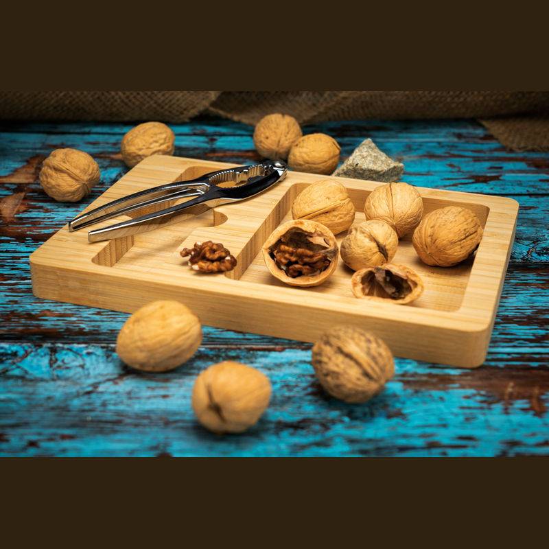 Luskáčik s bambusovým tanierom, hnedá béžová Luskáčik s bambusovým tanierom, hnedá béžová