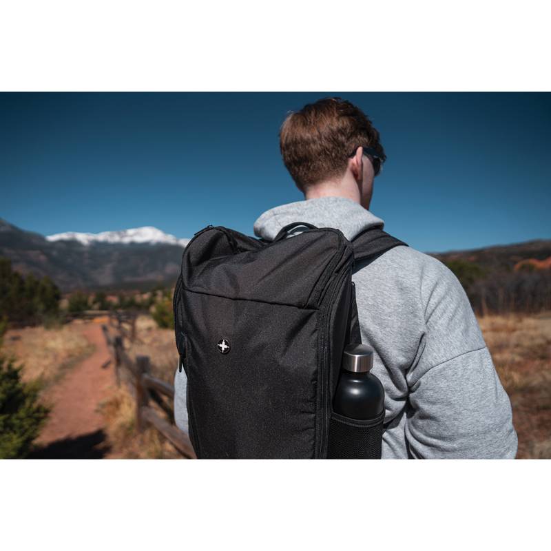 Easy access batoh na 15" notebook Swiss Peak z RPET AWARE™, čierna Easy access batoh na 15" notebook Swiss Peak z RPET AWARE™, čierna