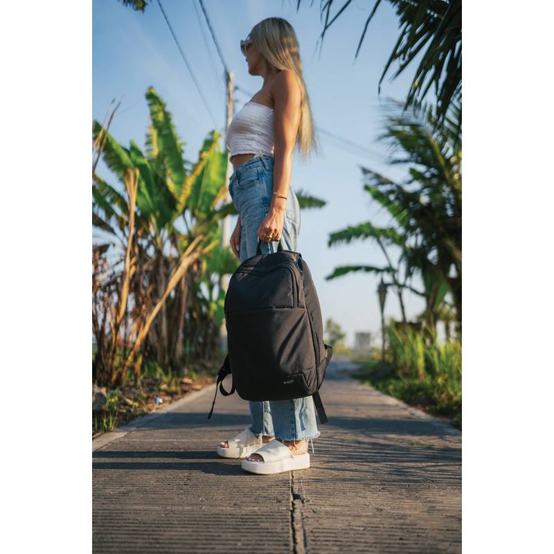 Moderný batoh na 15,6" notebook Swiss Peak z RPET AWARE™, čierna Moderný batoh na 15,6" notebook Swiss Peak z RPET AWARE™, čierna