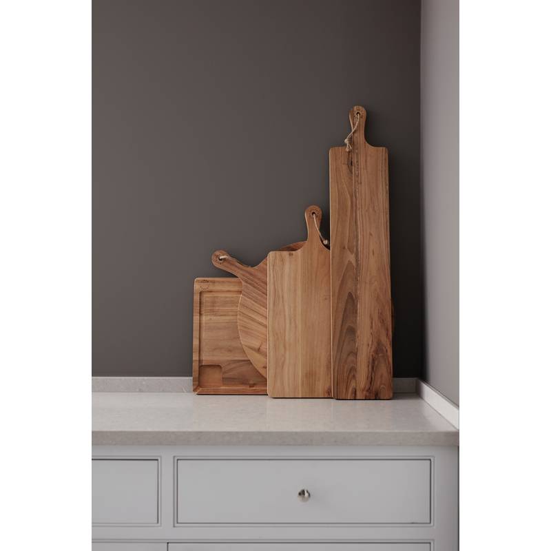 Kulatá servírovací deska VINGA Buscot, hnědá Kulatá servírovací deska VINGA Buscot, hnědá