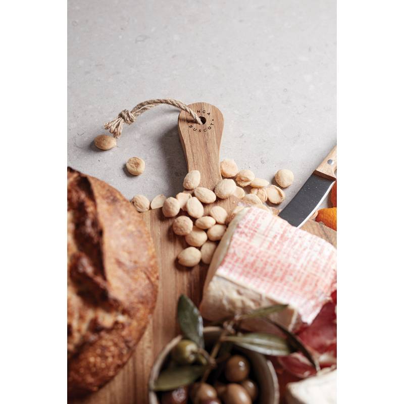 Kulatá servírovací deska VINGA Buscot, hnědá Kulatá servírovací deska VINGA Buscot, hnědá