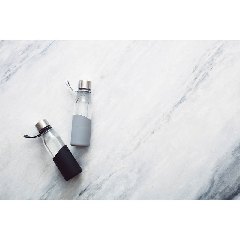 Štíhla sklenená fľaša na vodu VINGA, čierna Štíhla sklenená fľaša na vodu VINGA, čierna