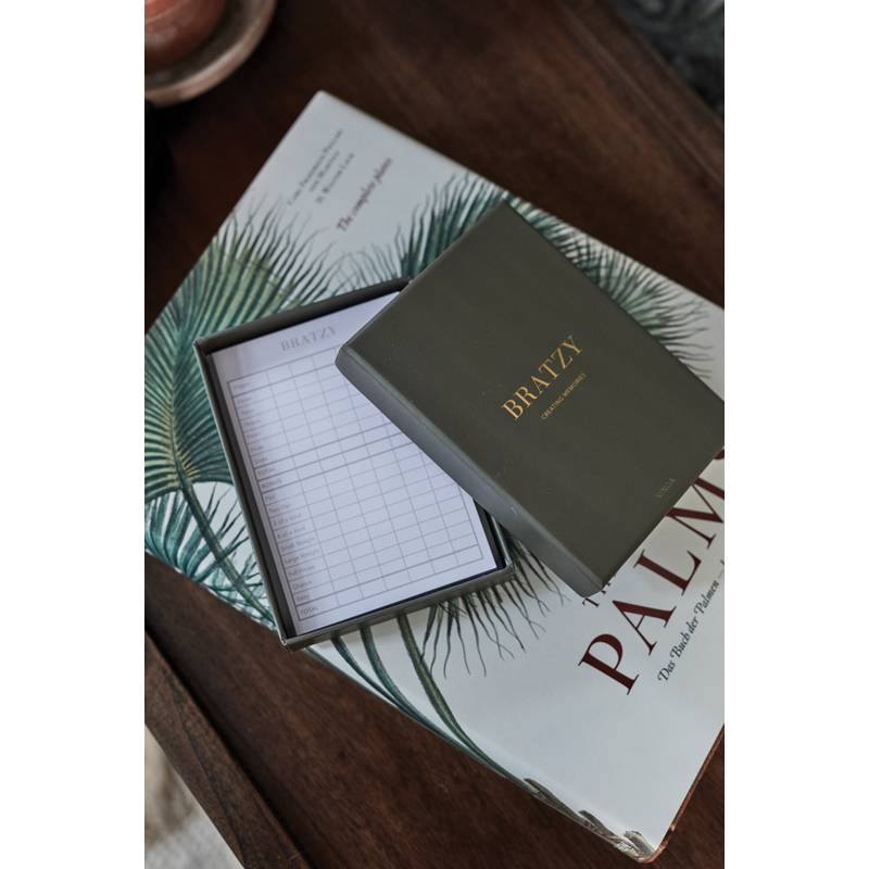 Hra na konferenční stolek VINGA Bratzy, zelená Hra na konferenční stolek VINGA Bratzy, zelená