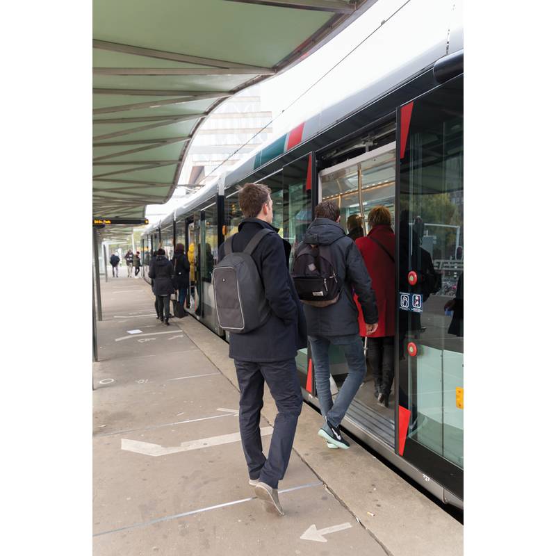 Nedobytný batoh na 15,6" notebook Swiss Peak z RPET AWARE™, čierna Nedobytný batoh na 15,6" notebook Swiss Peak z RPET AWARE™, čierna