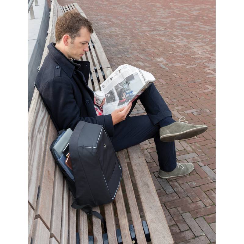 Nedobytný batoh na 15,6" notebook Swiss Peak z RPET AWARE™, čierna Nedobytný batoh na 15,6" notebook Swiss Peak z RPET AWARE™, čierna