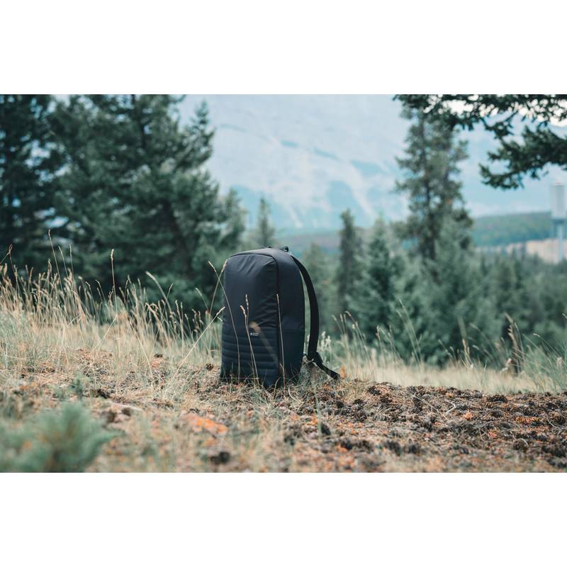 RFID nedobytný batoh pro notebook Swiss Peak z RPET AWARE™, černá RFID nedobytný batoh pro notebook Swiss Peak z RPET AWARE™, černá