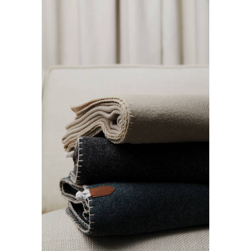 Deka z recyklovaných vlákien VINGA Bilton, sivá Deka z recyklovaných vlákien VINGA Bilton, sivá