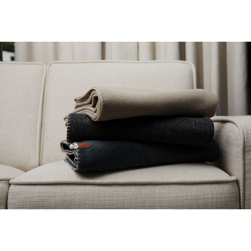 Deka z recyklovaných vlákien VINGA Bilton, sivá Deka z recyklovaných vlákien VINGA Bilton, sivá