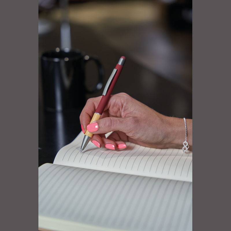 Kuličkové pero s bambusovou rukojetí, červená bordó Kuličkové pero s bambusovou rukojetí, červená bordó