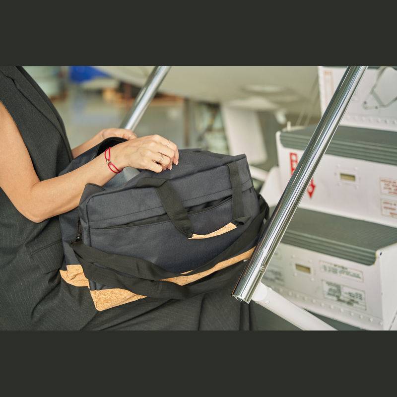 Športová taška z RPETu s korkovým dnom, čierna Športová taška z RPETu s korkovým dnom, čierna