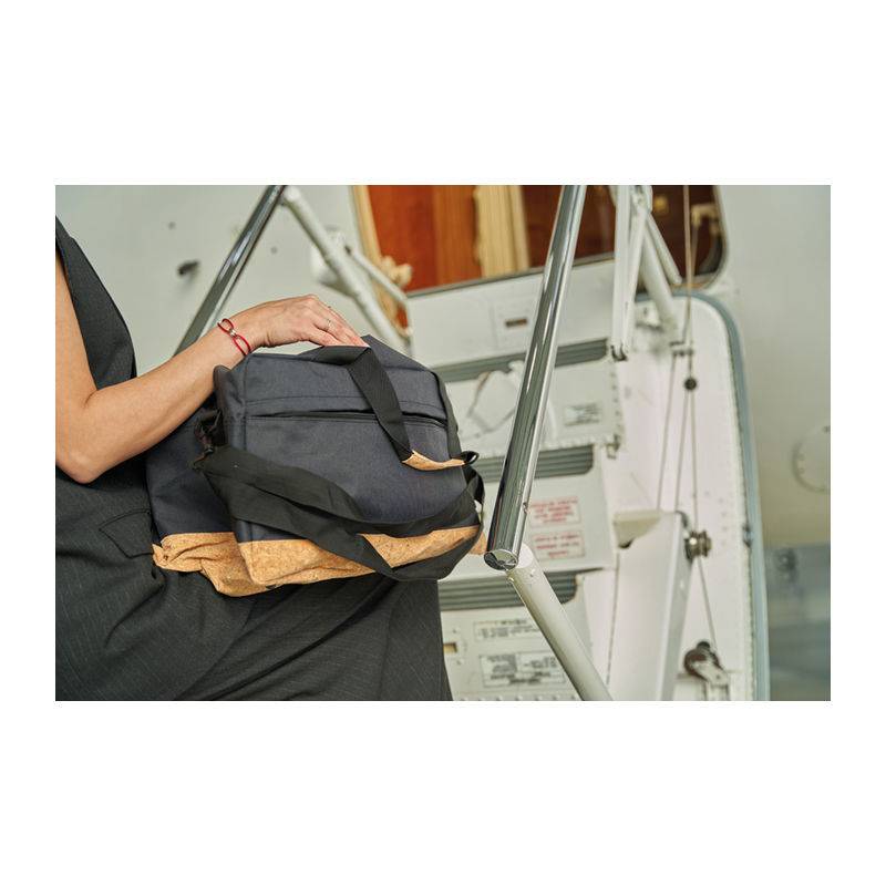 Športová taška z RPETu s korkovým dnom, čierna Športová taška z RPETu s korkovým dnom, čierna