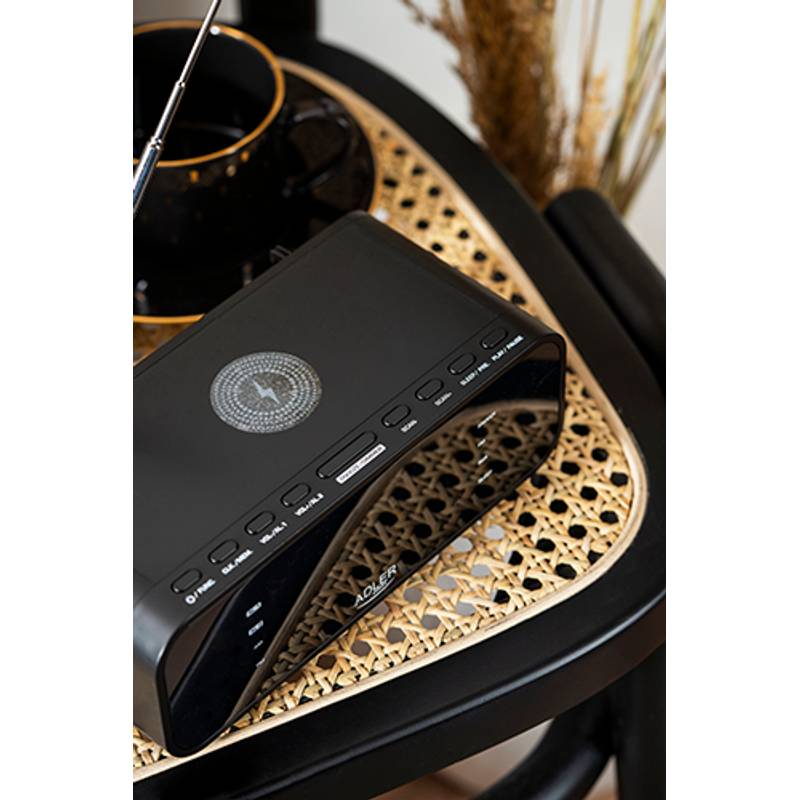 FM rádio s budíkom a bezdrôtovou nabíjačkou ADLER AD1192B, čierna FM rádio s budíkom a bezdrôtovou nabíjačkou ADLER AD1192B, čierna