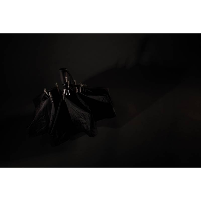 23" reverzný skladací dáždnik Swiss Peak z RPET AWARE™, čierna 23" reverzný skladací dáždnik Swiss Peak z RPET AWARE™, čierna
