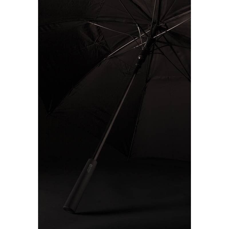 23" odolný dáždnik Swiss Peak Tornado z RPET AWARE™, čierna