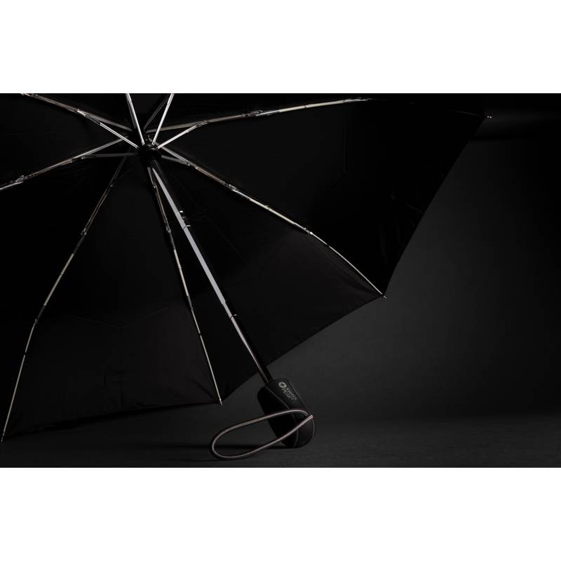 Automatický dáždnik 21" Swiss Peak Traveler z RPET AWARE™, čierna Automatický dáždnik 21" Swiss Peak Traveler z RPET AWARE™, čierna
