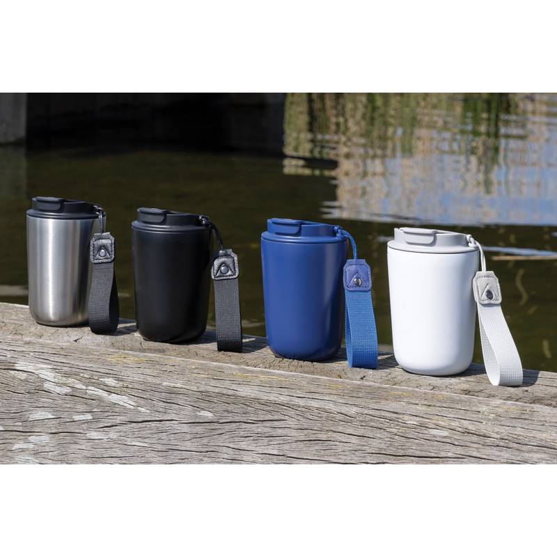 Termohrnek Cuppa z RCS recyklované nerezové oceli s lanyardem, černá Termohrnek Cuppa z RCS recyklované nerezové oceli s lanyardem, černá