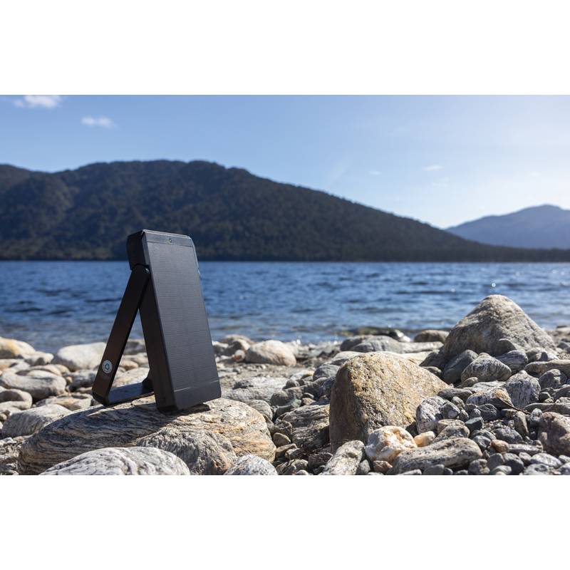 Solárna powerbanka Skywave 10 000 mAh z RCS recykl. plastu, čierna Solárna powerbanka Skywave 10 000 mAh z RCS recykl. plastu, čierna