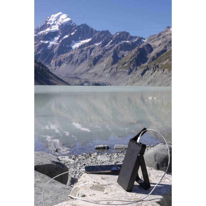 Solárna powerbanka Skywave 10 000 mAh z RCS recykl. plastu, čierna Solárna powerbanka Skywave 10 000 mAh z RCS recykl. plastu, čierna