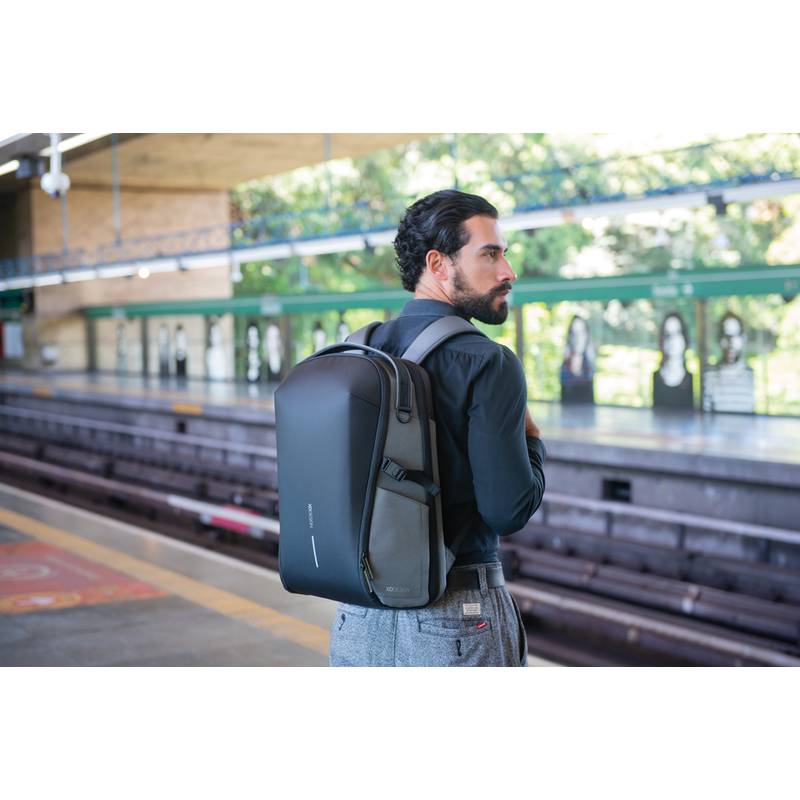 Batoh Bizz, sivá antracitová - čierna Batoh Bizz, sivá antracitová - čierna