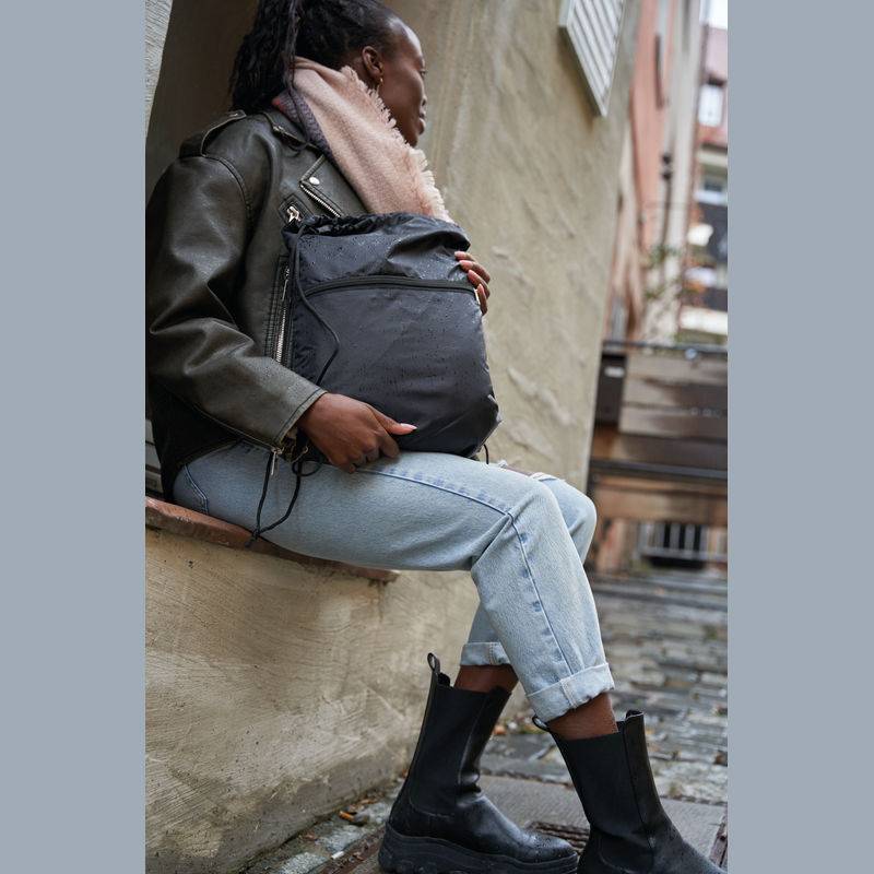 Vrecuško z recyklovateľných plastov RPET, čierna Vrecuško z recyklovateľných plastov RPET, čierna