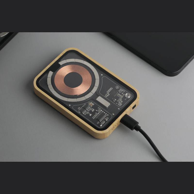 Powerbank Magsafe 5000 mAh, hnedá béžová Powerbank Magsafe 5000 mAh, hnedá béžová