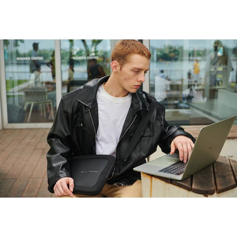 Taška na 16" notebook XD Design, čierna Taška na 16" notebook XD Design, čierna